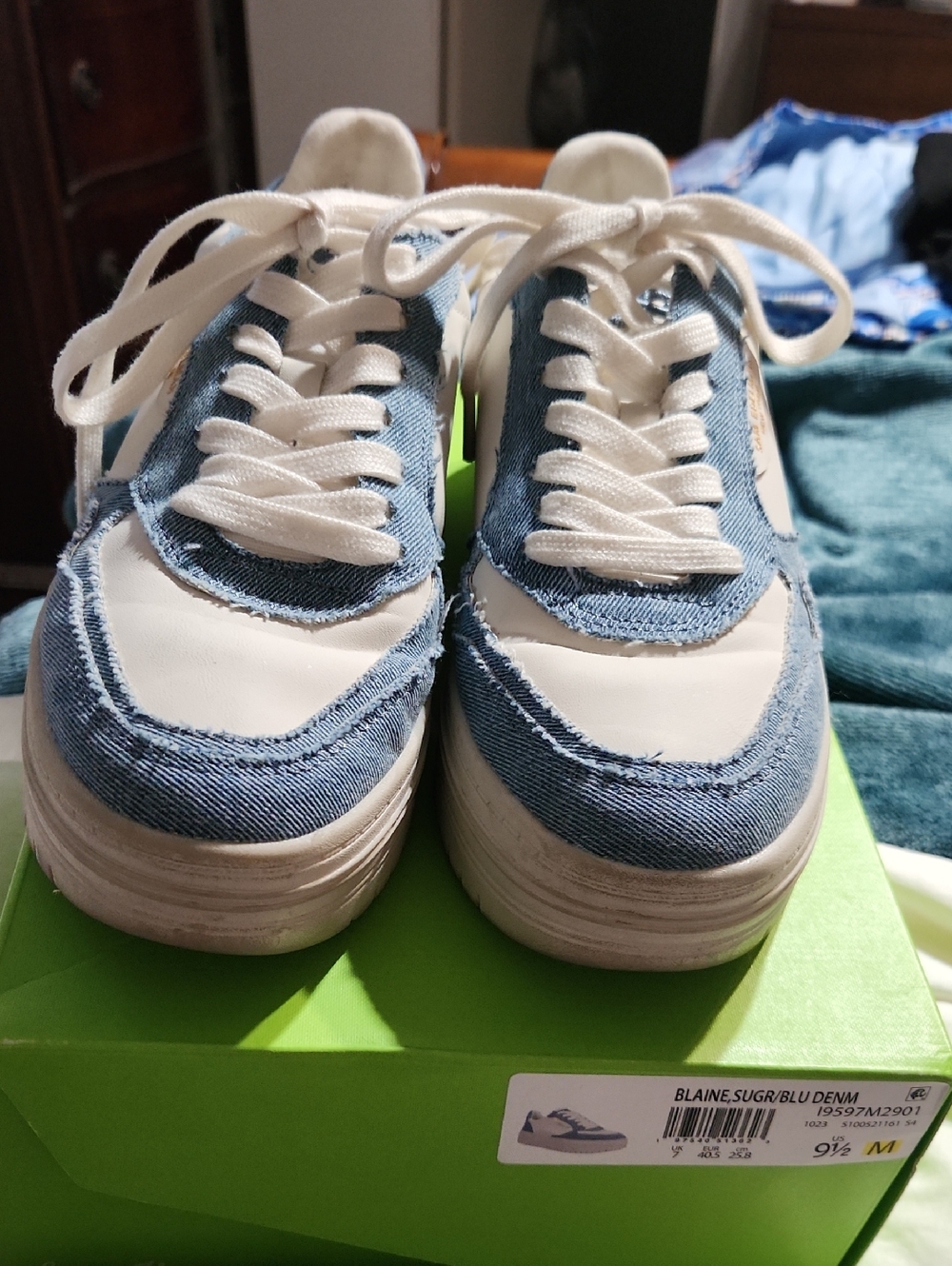 Womens Low-Top Sneakers in Blue and White